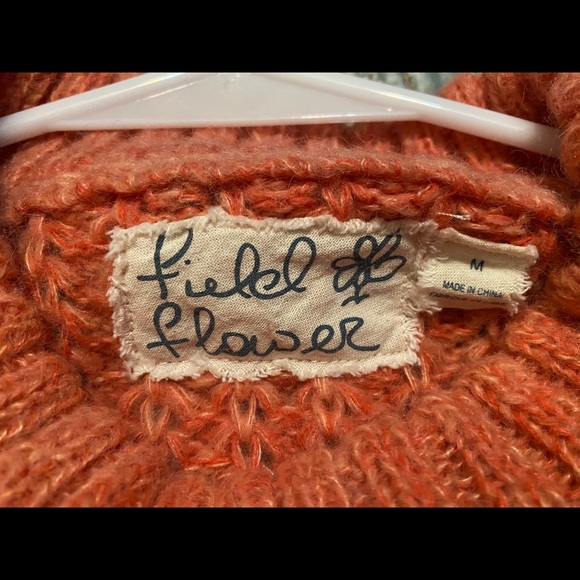 Coral sweater. Size medium. - Picture 6 of 10